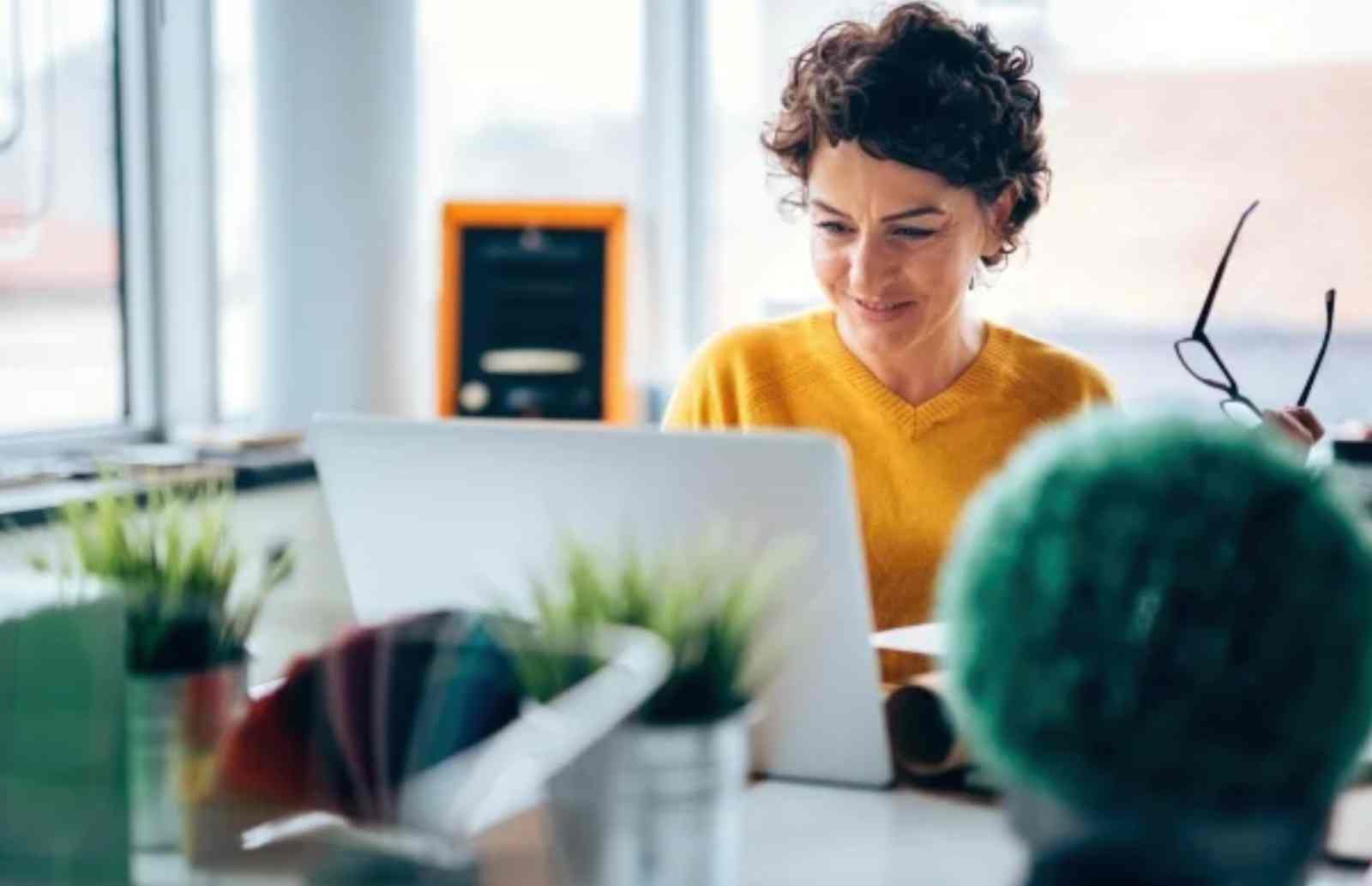 woman at laptop